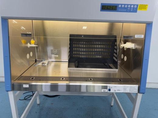 Thermo Scientific 1300 Series A2 4-Foot Class II Biosafety Cabinet-cover