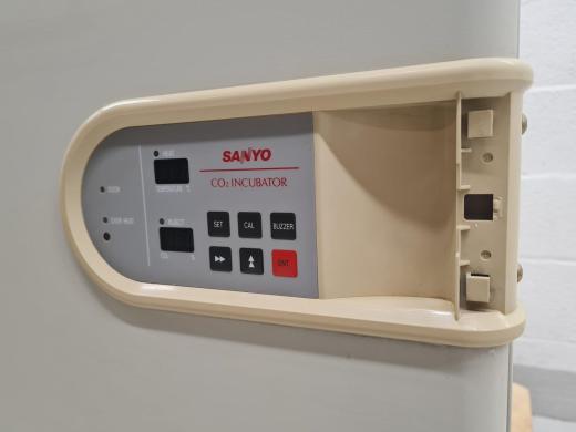 Sanyo CO2 Laboratory Incubator MCO-17AIC IR Lab-cover