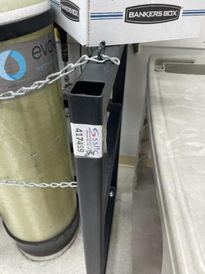 Metal Gas Cylinder Holder Rack with Securing Chains for Laboratory Safety-cover