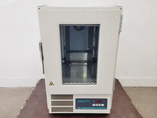 New Brunswick Scientific Innova 4200 Incubator Shaker for Controlled Cell Culture