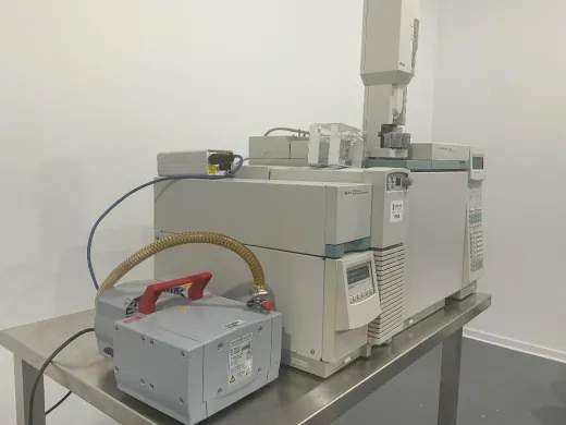 Agilent Technologies 5973N Mass Selective Detector with 6890N Gas Chromatograph GC/MS System
