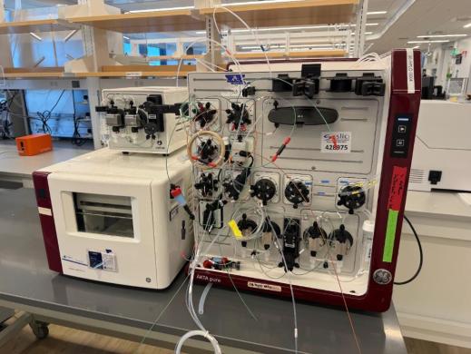 Cytiva AKTApure 25M Automated FPLC Protein Purification System with Fraction Collector F9-C-cover