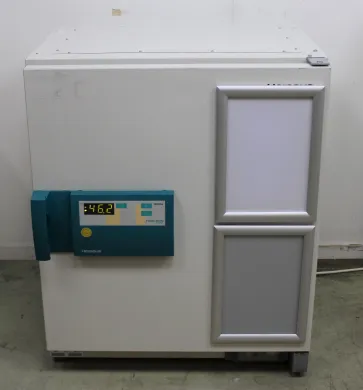 Kendro B12 Laboratory Incubator 131L, Temp Range +5°C to +70°C