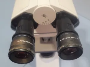 Leica DM2000 Upright Compound Microscope with 3 Infinity-Corrected Objectives, 3 of 12