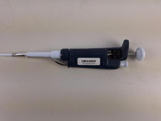 Gilson Pipetman Liquid handling device-cover