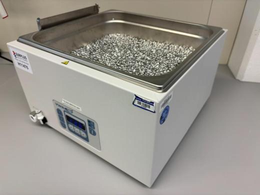 VWR Shaking 12L Water Bath with Digital Temperature Control-cover