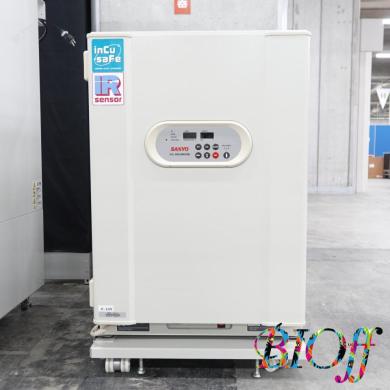 Sanyo MCO-18AIC 170 L CO2 Incubator with Stand-cover
