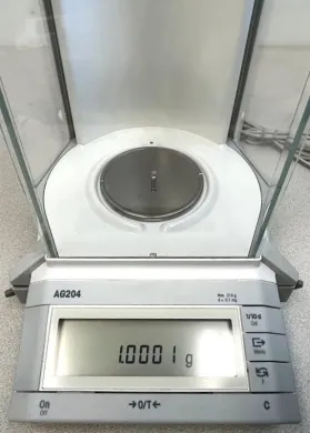 Mettler Toledo AG204 Analytical Balance with 210g Capacity and 0.0001g Readability