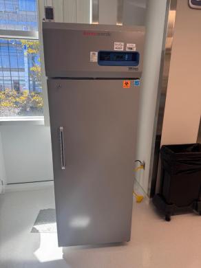 Thermo TSX Series TSX2320FA Ultra-Low Temperature -20°C Laboratory Freezer-cover