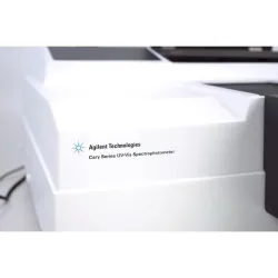 Agilent Cary 300 UV/Vis Research Spectrophotometer with 6x6 Cell Peltier Holder, 5 of 8