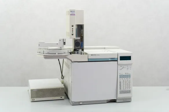 Agilent 6890 Plus Gas Chromatograph with Auto Sampler Injector and Controller