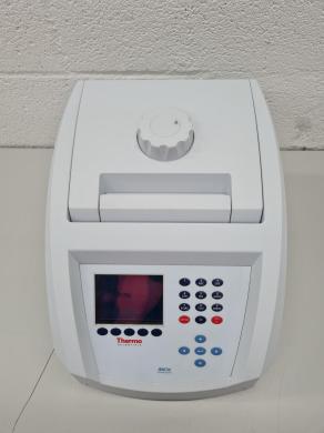 Thermo Scientific ARKTIK Thermal Cycler Type 5020 96 Well Lab-cover