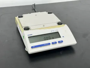 Mettler Toledo PB3002 Digital Analytical Balance for Precision Weighing, 2 of 4