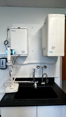 Millipore Milli-Q IQ 7005 Wall-Mounted Laboratory Water Purification System with Integrated Dispenser-cover