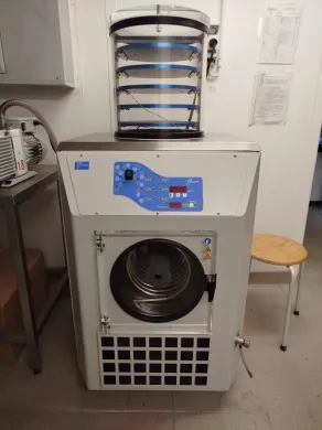 CRYOTEC Cosmos 20k Multi-Shelf Laboratory Freeze Dryer with Vacuum Pump