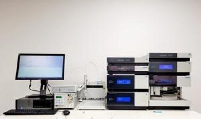 Dionex UltiMate 3000 HPLC System - AXP - VWD-3100 - TCC-3000 SD - SRD-3600 Lab-cover