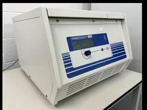 Sigma 3K30C Refrigerated Benchtop Centrifuge with Brushless Drive and Microprocessor Control, 3 of 14