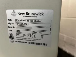 New Brunswick Excella E25 Incubating Shaker with precise temperature and speed control, 11 of 11