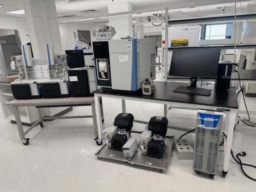 Thermo Scientific TSQ Altis Triple Quadrupole LC/MS System with Vanquish UHPLC-cover