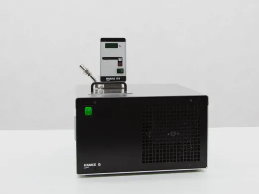 Haake G Refrigerated Water Bath with D8 Thermostat for Precise Temperature Control
