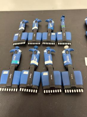 VWR Multichannel Manual Pipettes Set with 10 µL, 50 µL, 200 µL, and 300 µL Volumes (x15)-cover