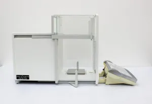 Mettler-Toledo AX205 Analytical Balance 220g 0.01mg with Internal Calibration and Draft Shield Doors, 9 of 11