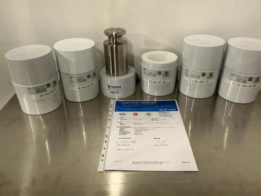 METTLER TOLEDO 5 kg Calibration Weight Set, Model 30406482 (Set of 5)-cover