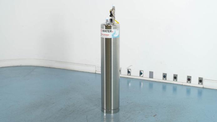 Microbiology International EZ-WaterR Laboratory Ultrapure Water Purification System-cover