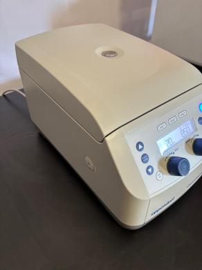 Eppendorf 5425 Benchtop Centrifuge with FA Rotor, 15,200 rpm, 21,130 x g-cover