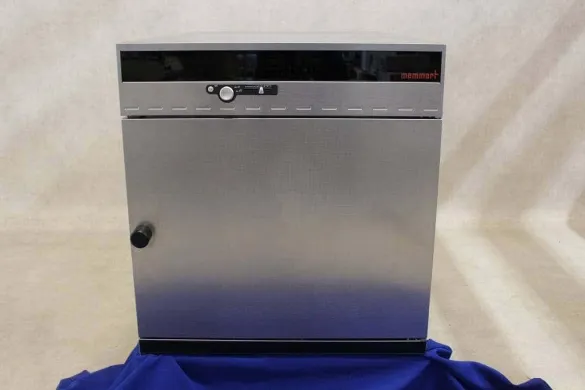 Memmert INE 500 Laboratory Incubator