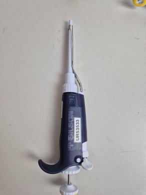 PIPETMAN L P200L 20-200 µL Single Channel Adjustable Volume Pipette, Yellow-cover