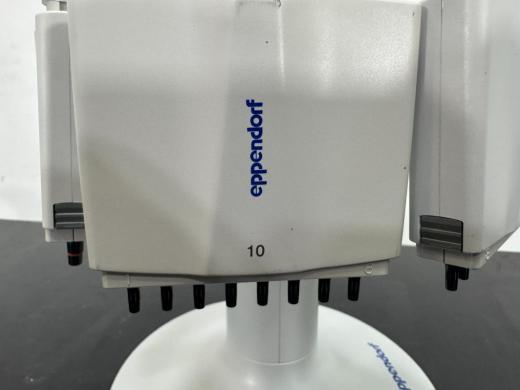 Eppendorf Research Plus Multichannel Pipettes and Stand-cover