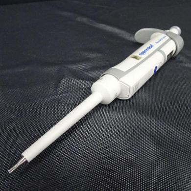 Eppendorf Research® plus Single-Channel Micropipette 0.5–10 µL Model 3120000020-cover