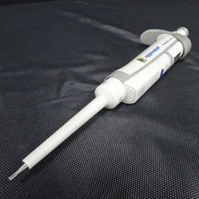 Eppendorf Research® plus Single-Channel Micropipette 0.5–10 µL Model 3120000020