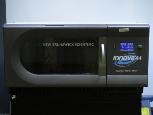 New Brunswick Innova 44R Refrigerated Incubator Shaker-cover
