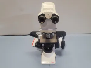Leica DM2000 Upright Compound Microscope with 3 Infinity-Corrected Objectives, 2 of 12