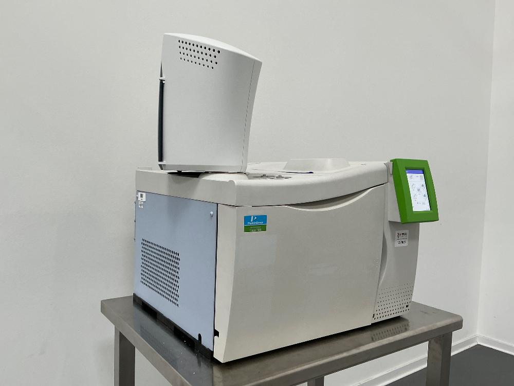 PerkinElmer Clarus 580 Gas Chromatograph with Autosampler and Touchscreen Control