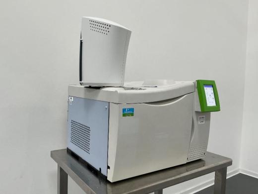 PerkinElmer Clarus 580 Gas Chromatograph with Autosampler and Touchscreen Control-cover