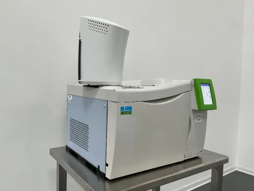 PerkinElmer Clarus 580 Gas Chromatograph with Autosampler and Touchscreen Control