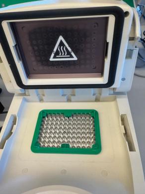 Bio-Rad T100 Thermal Cycler-cover