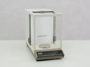 Mettler AE100 Analytical Balance for Precision Weighing, 2 of 5