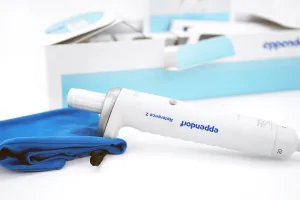 Eppendorf Reference 2 Fixed-Volume Single-Channel Pipette, 20 µL, Gray, 2 of 5