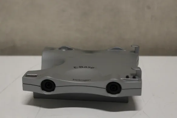 Invitrogen E-Base Automated Electrophoresis Power Supply for Precast Gels