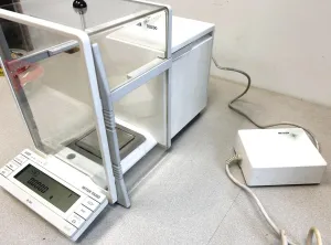Mettler Toledo AT201 Analytical Balance with 205g Capacity and 0.0001g Readability, 6 of 10