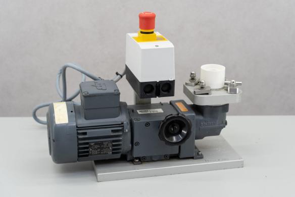 Heynau – Siemens 4V1K3M Variable Speed Motor with Angled Shaft-cover