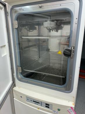 Thermo Electron Steri-Cycle Double Stack CO2 Incubator for Controlled Cell Culture-cover