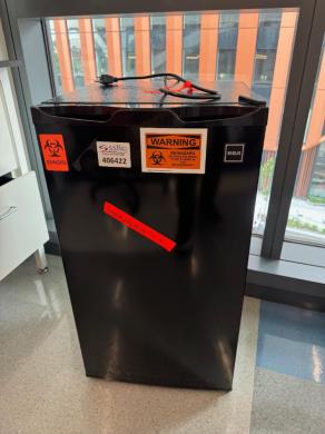 RCA RFR321-BLACK-6COM Undercounter Laboratory Refrigerator-cover