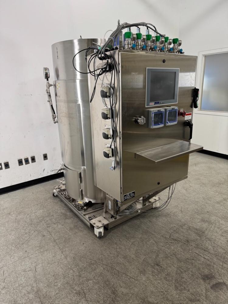 Thermo Scientific HyClone H11211-01 Single-Use Bioreactor with Touchscreen Control and Mobile Base