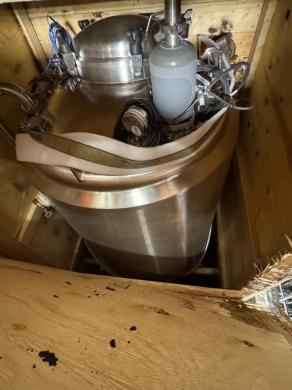 1000L Stainless Steel Storage Tank with Top-Mounted Instrumentation for Bioprocessing-cover