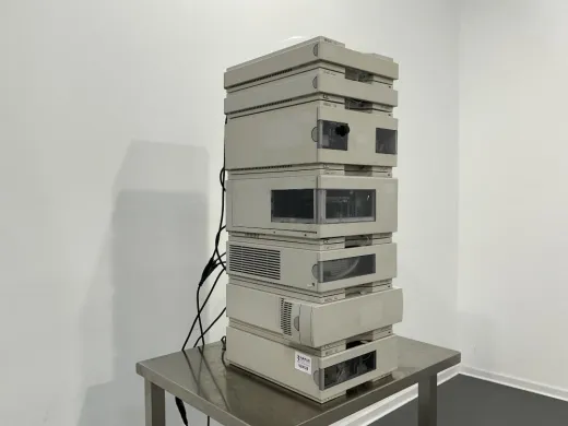 Hewlett-Packard 1100 Series Variable Wavelength Detector HPLC System with Modular Pump and Control Units